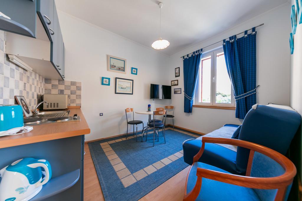 Apartments Kastelani Комижа Екстер'єр фото