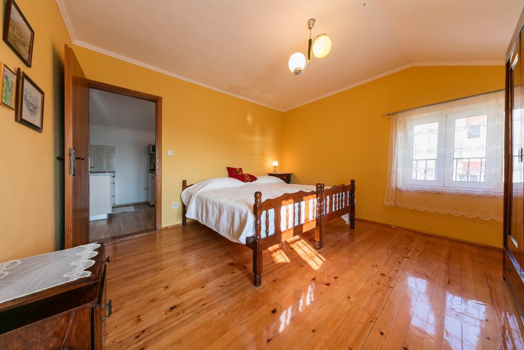 Apartments Kastelani Комижа Екстер'єр фото