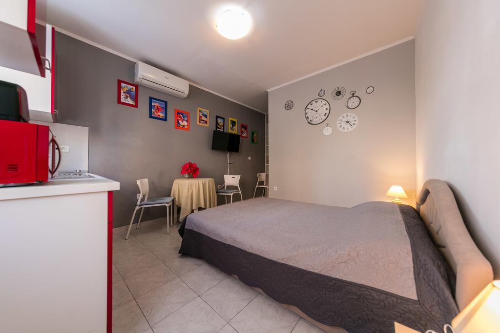 Apartments Kastelani Комижа Екстер'єр фото