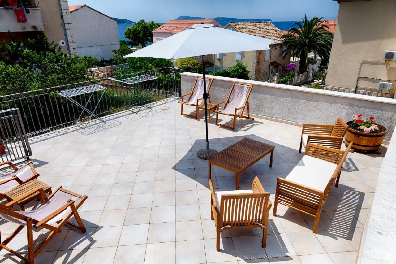 Apartments Kastelani Комижа Екстер'єр фото