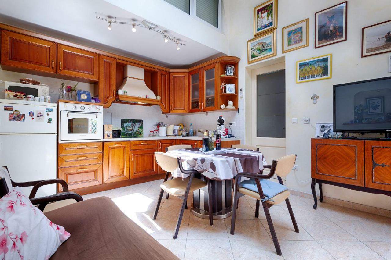 Apartments Kastelani Комижа Екстер'єр фото